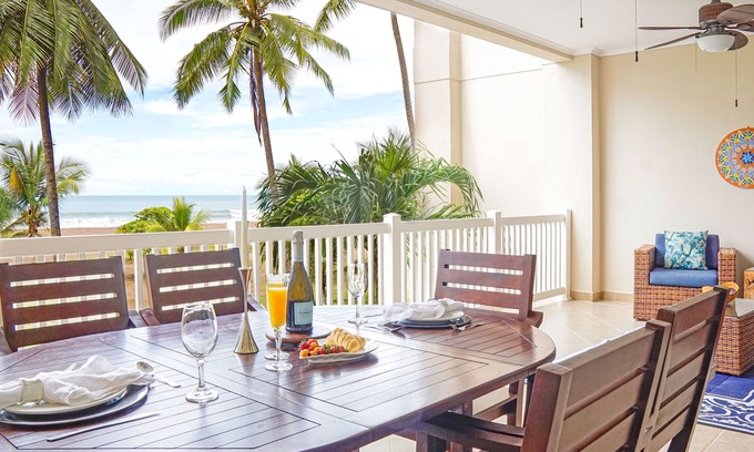 Barrio Los Villalobos Eigentumswohnung | Oceanfront condo with amazing balcony, and beach access