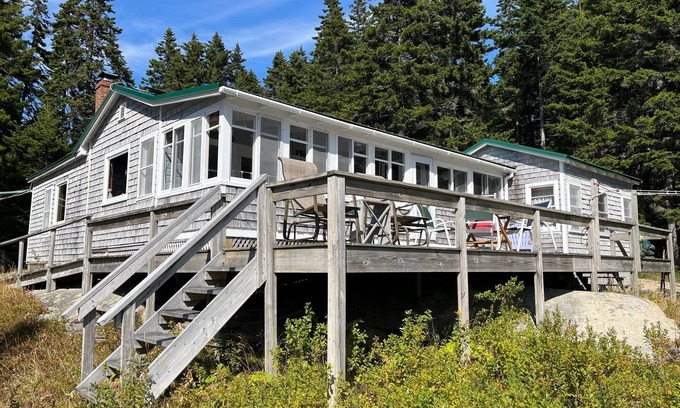 Milbridge Hütte | Oceanfront Cottage in Downeast Maine mit Solarenergie: "Two Jetties" Cottage