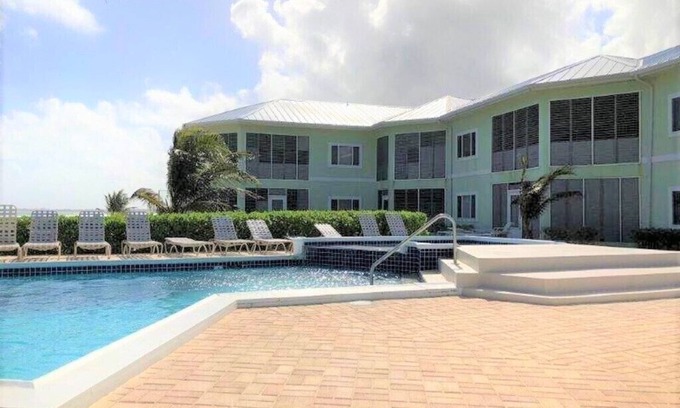 North Side Eigentumswohnung | Cayman Breeze - Eine luxuriöse Eigentumswohnung am Strand in Rum Point / Cayman Kai