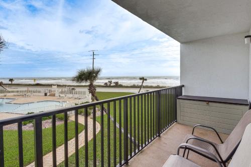 Flagler Beach Wohnung | Oceanfront Flagler Beach Condo with Community Pool