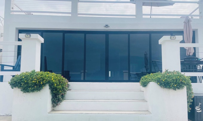 Lengueta Arenosa Haus | Oceanfront home with spectacular views!