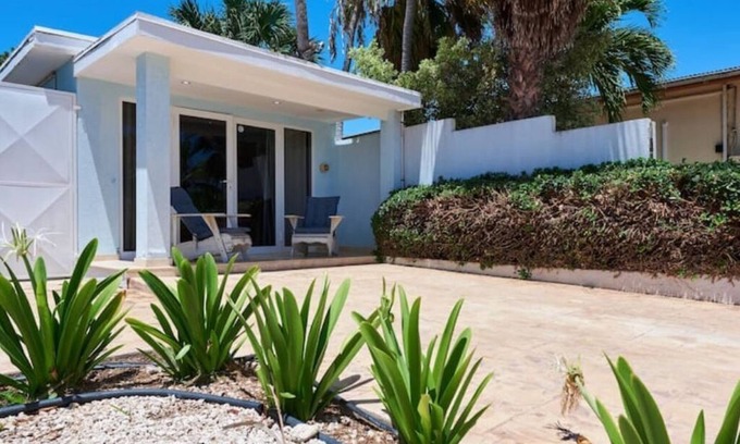 Malmok Haus | The Honeymoon Suite!