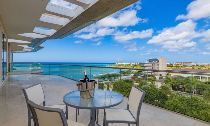 Oranjestad Eigentumswohnung | Oceanfront Luxury Penthouse with Stunning Views and Private Pool.