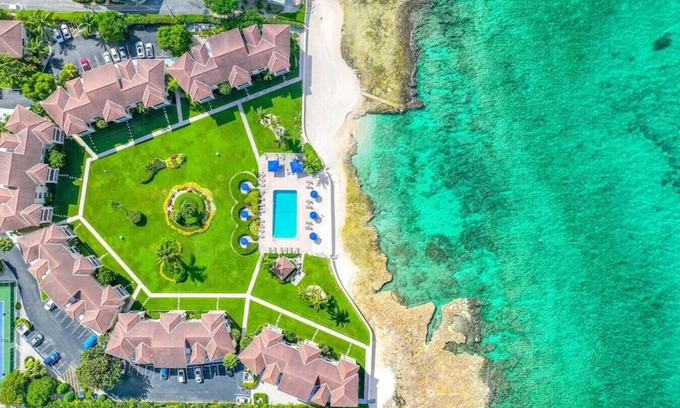 Seven Mile Beach Wohnung | Oceanfront, Pool & Patio | Family/Couples Paradise