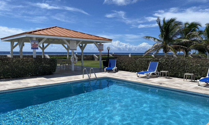 Patricks Island Eigentumswohnung | Oceanfront renovated 2 bd 2.5 bth, pool, boardwalk, easy access to whole island.