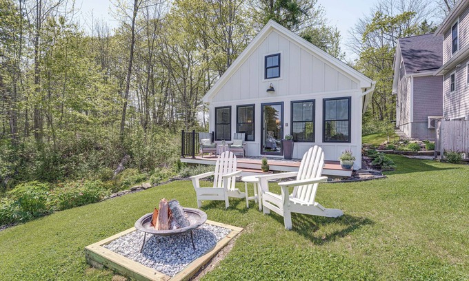 Harpswell Wohnung | Oceanfront Studio w/ Private Dock in Harpswell!