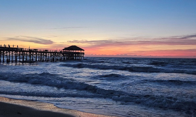 Avon By The Sea Eigentumswohnung | Oceanfront Top Floor Direct Views of Cocoa Beach, the Pier and Space Launches