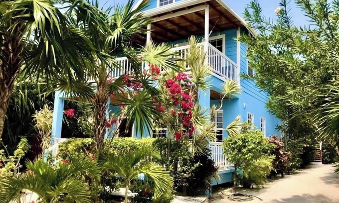 Caye Caulker Wohnung | Beach Front 2 Schlafzimmer 1 Bad Haus mit privatem Pool, Dock, Beach & AC