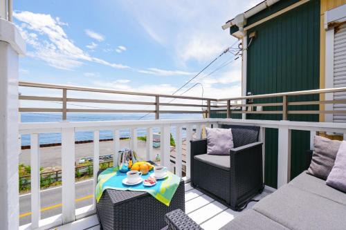 Yokosuka Haus | Oceanfront Villa Hale Kahakai - Vacation STAY 52109v