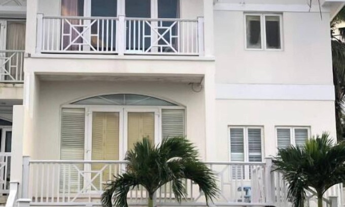 Gambier Haus | Oceanmist Seafront 4 bedroom townhouse with pool