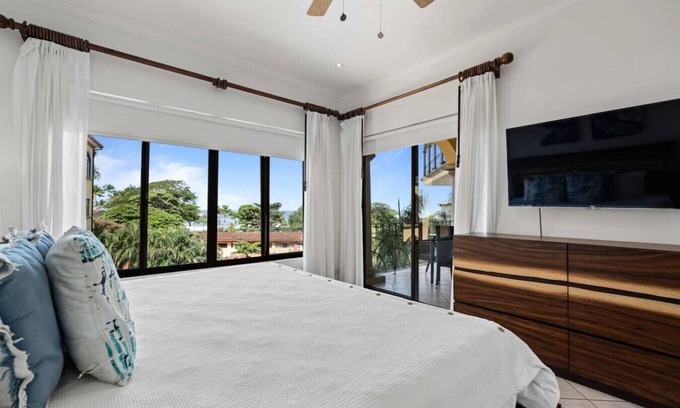 Rio Seco Eigentumswohnung | Oceanview, Right in town, steps from everything