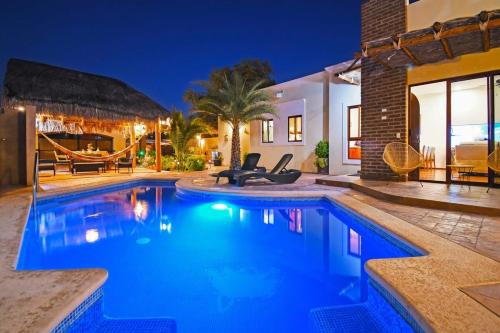 El Manglito Haus | Oceanview rooftop private pool game room & bar