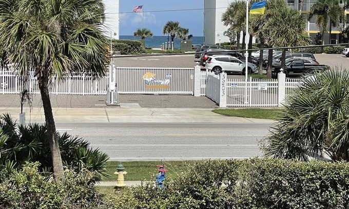 New Smyrna Beach Eigentumswohnung | Oceanwalk bldg 2: 2 bedrooms 2 bath w Ocean view from balcony. Pet fee required