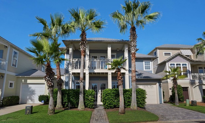 Emerald Waters Village Haus | Free Beach SRVC= 2 Chairs/Umbrella! Private Beach! Walk 2 Beach!