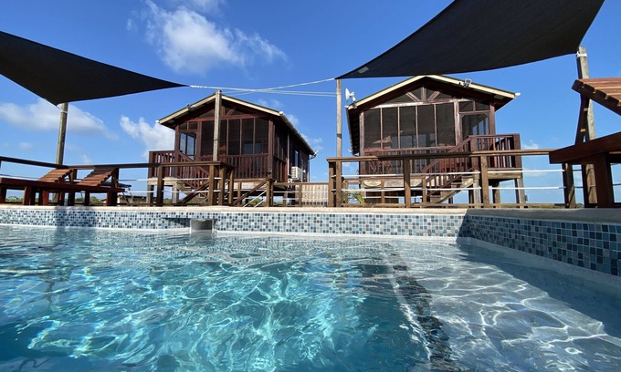 Burrell Boom Kabine | Off-grid Casita on the most popular beach area of Ambergris Caye!