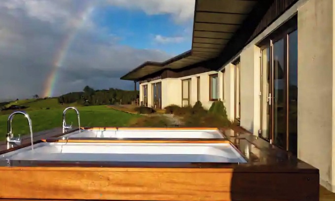 Mangapai Haus | Off-Grid Luxury - Soak In The View