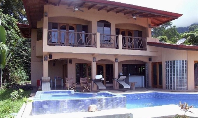 Ballena Haus | Ojochal Haus mit Pool / Meerblick / Private Jungle Trail & River auf 12 Morgen.