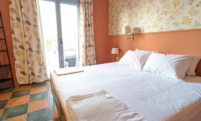 Kamena Vourla Wohnung | Okeania Seafront Rooms in Kamena Vourla