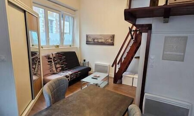 Arras Wohnung | Old Arras studio with mezzanine