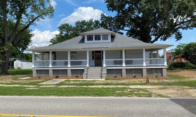 Latta Haus | Old Home in the Hub of Latta