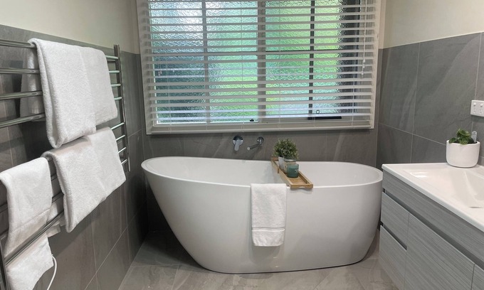 Eurobin Haus | Old Rose Farmhouse, 2 bedroom 2 ensuite attached country home.