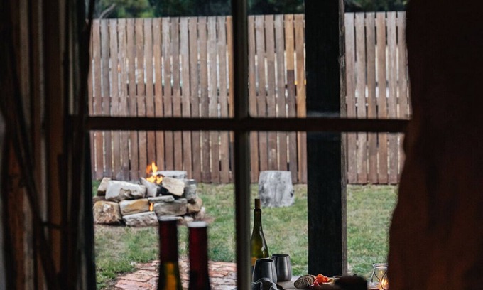 Ross Hütte | Old World Charm - Simplistic Luxury Cottage