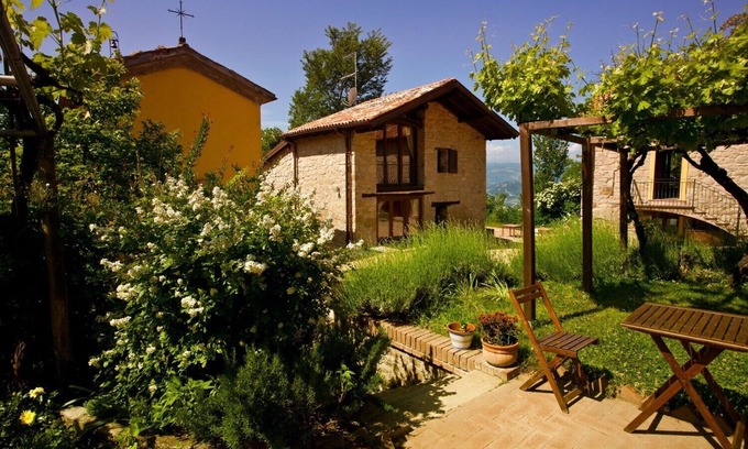 Grizzana Morandi Haus | Olimpia - Geräumige Steinvilla mit eigener Terrasse und Blick auf den Pool