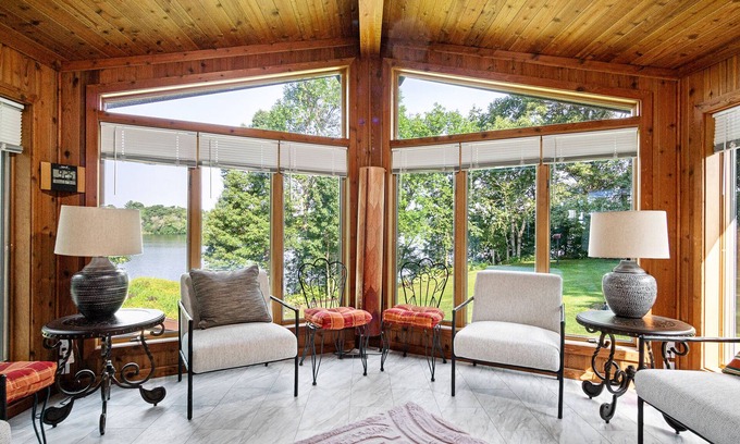 Chippewa Falls Haus | On Lake Wissota, close to trails and golfing. What are you waiting for?