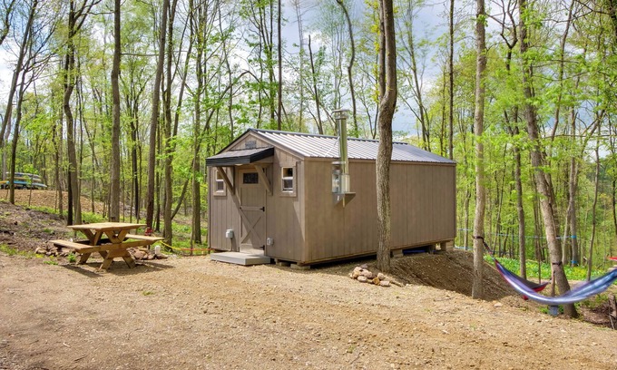 Blissfield Wohnung | On-Site Trails to Mohican River: Tiny Home Retreat