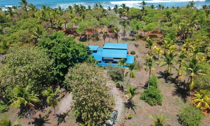 Quebrada La Gamba Haus | On the Beach at Playa Zancudo