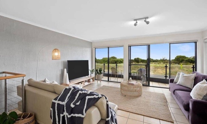 Torquay Wohnung | On The Esplanade - Oceanfront Apartment