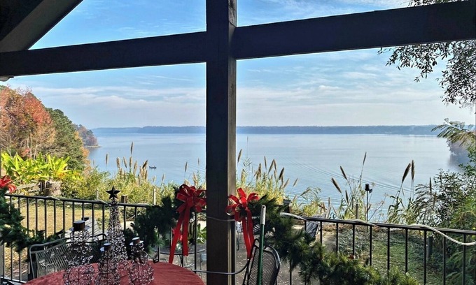 Eufaula Haus | On the lake AND in Downtown Eufaula