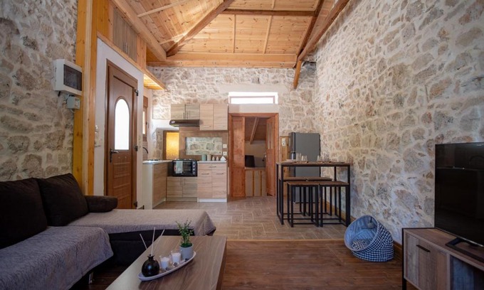 Pythagorion Haus | Once upon a rock