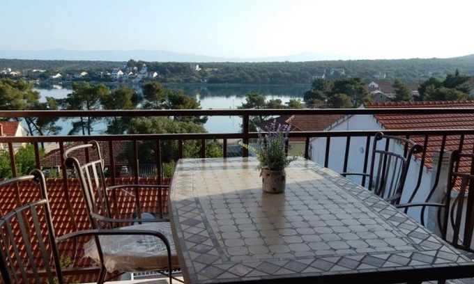 Loviste Wohnung | 1-Zimmer-Ferienwohnung mit Terrasse und Meerblick Loviste, Peljesac (A-18656-c)