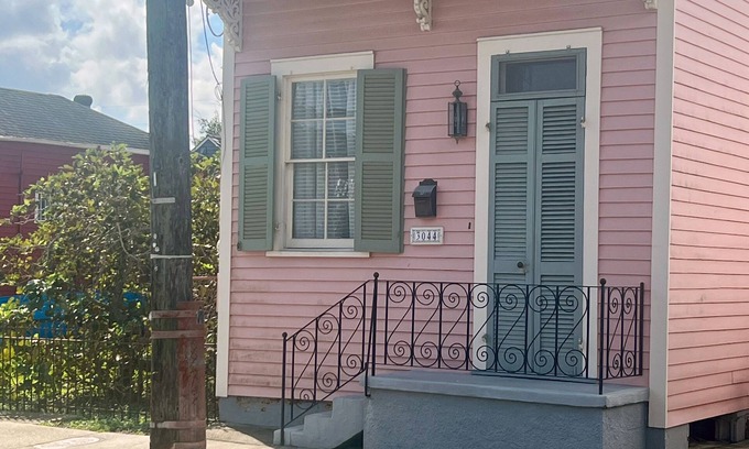 Esplanade Ridge Hütte | One bedroom cottage in a fantastic New Orleans neighborhood!