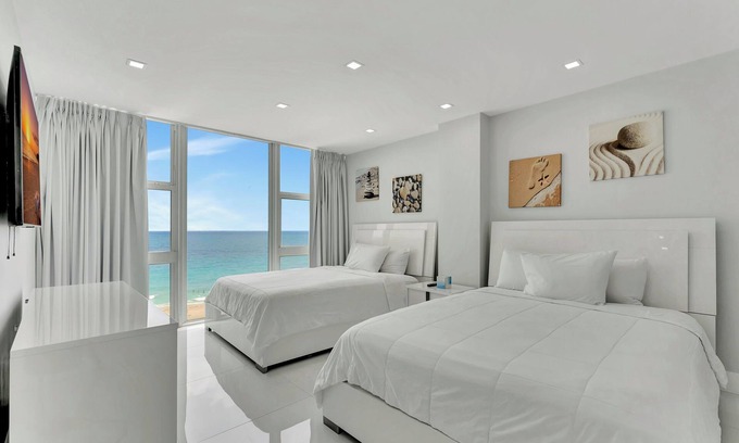 Galt Mile Wohnung | One Bedroom direct ocean front suite