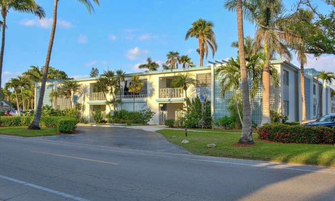 Aqualane Shores Eigentumswohnung | EIN BLOCK zum Strand, Restaurants & Shopping !!!