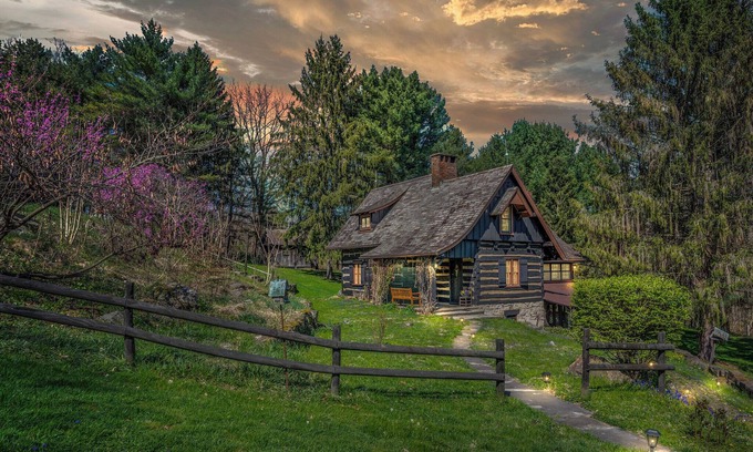 Rushville Kabine | One of a kind 3-bedroom cabin in Rushville, Ohio. Relax, rejuvenate, & recharge.