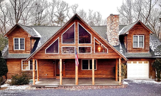 Basye Haus | One of a Kind Rustic Log Cabin near Bryce Resort - Large Game Room - Fire Pit - Large Deck - BBQ