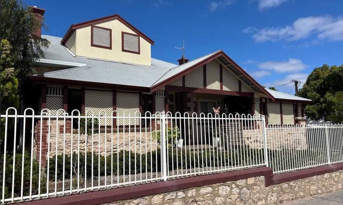 Maitland Haus | One of Maitland's original homes, transformed into a quality place to holiday.