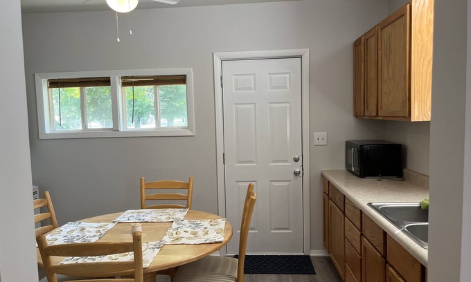 Oglesby Hütte | Only 8 Minutes away from Starved Rock State Park