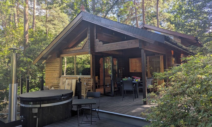 Ringwood Kabine | Onni - cosy forest cabin with hot tub option
