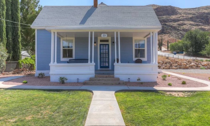 La Verkin Haus | Orchard Farmhouse