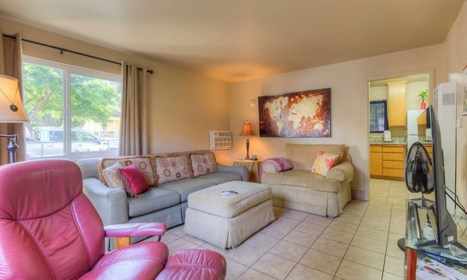 Oroville Haus | Orient Oasis Theme Unit