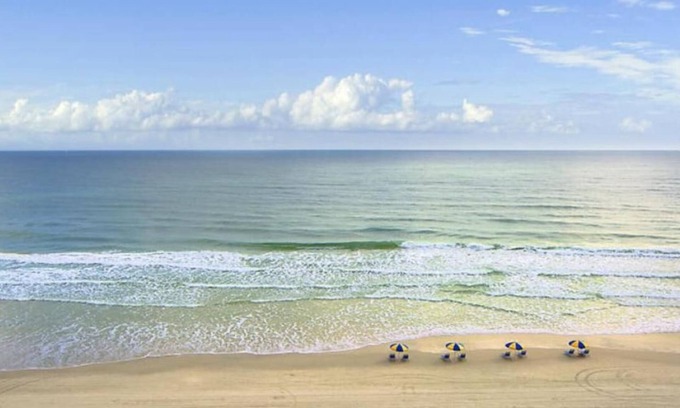 Volusia County Resort | Ormond Beach beachfront studio with view of the Atlantic Ocean.