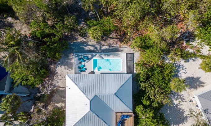 Jose's Hideaway Haus | ☀️ Osprey`s Nest | Relaxing Coastal Pool Retreat | Sleeps 6