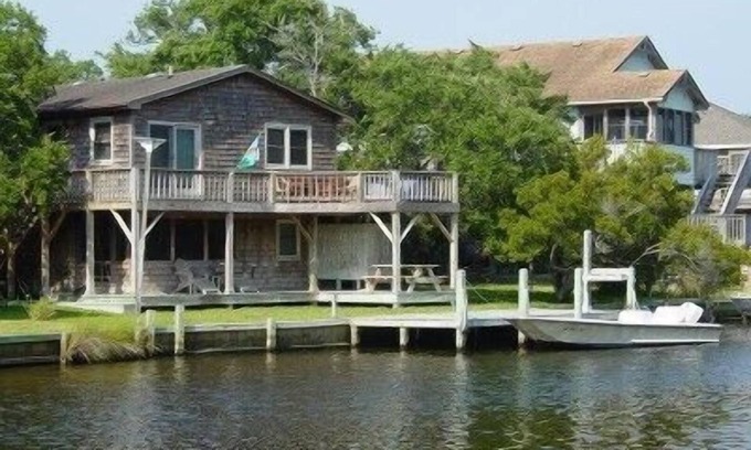 Brigands' Bay Haus | Otter's Pub-Spaß & Entspannung am Canal-Big Dock & Great View-Kajaks-Pet Friendly