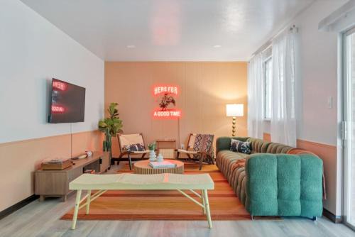 Highlands Haus | Our West Nest, Charming 3 BR-5 Bed - Backyard - Olde Town Arvada