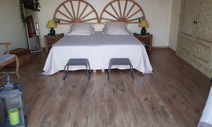 Valprionde Haus | Nebengebäude eines typischen weißen Quercy-Hauses.