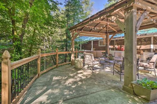 Galice Haus | Outdoor Adventure Tranquil Creekside Retreat